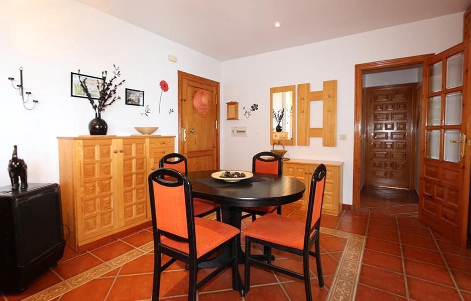 2 soveværelse Villa til salg i Cotobro med swimmingpool garage - € 485.000 (Ref: 8331865)