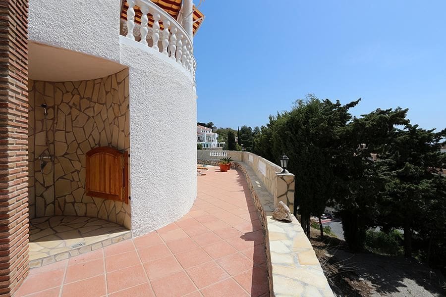 2 soveværelse Villa til salg i Cotobro med swimmingpool garage - € 485.000 (Ref: 8331865)