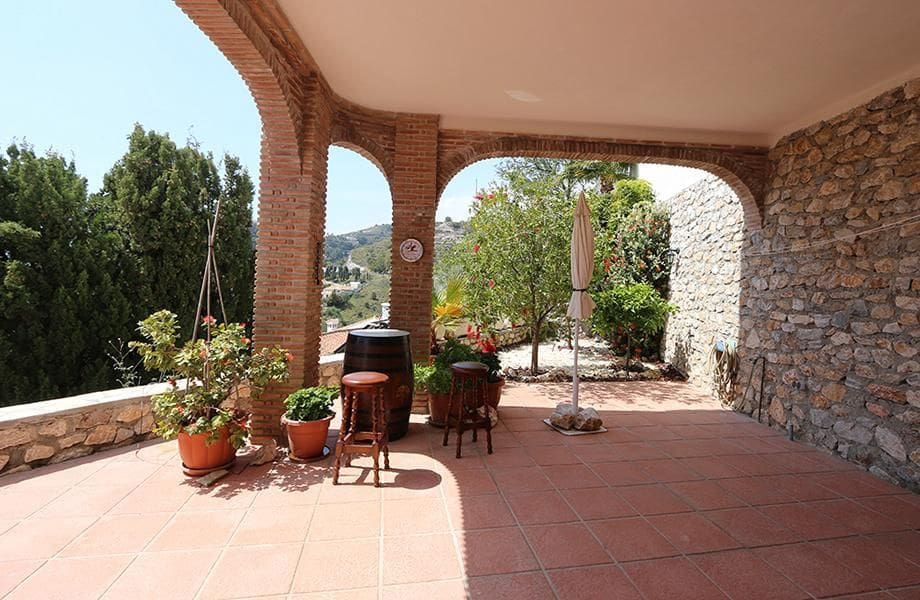 2 soveværelse Villa til salg i Cotobro med swimmingpool garage - € 485.000 (Ref: 8331865)