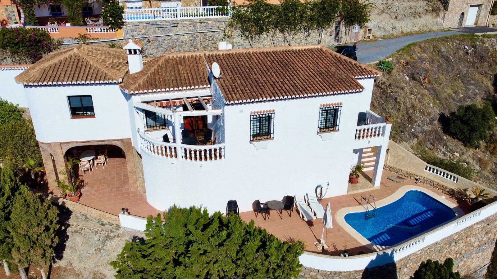 2 soveværelse Villa til salg i Cotobro med swimmingpool garage - € 485.000 (Ref: 8331865)