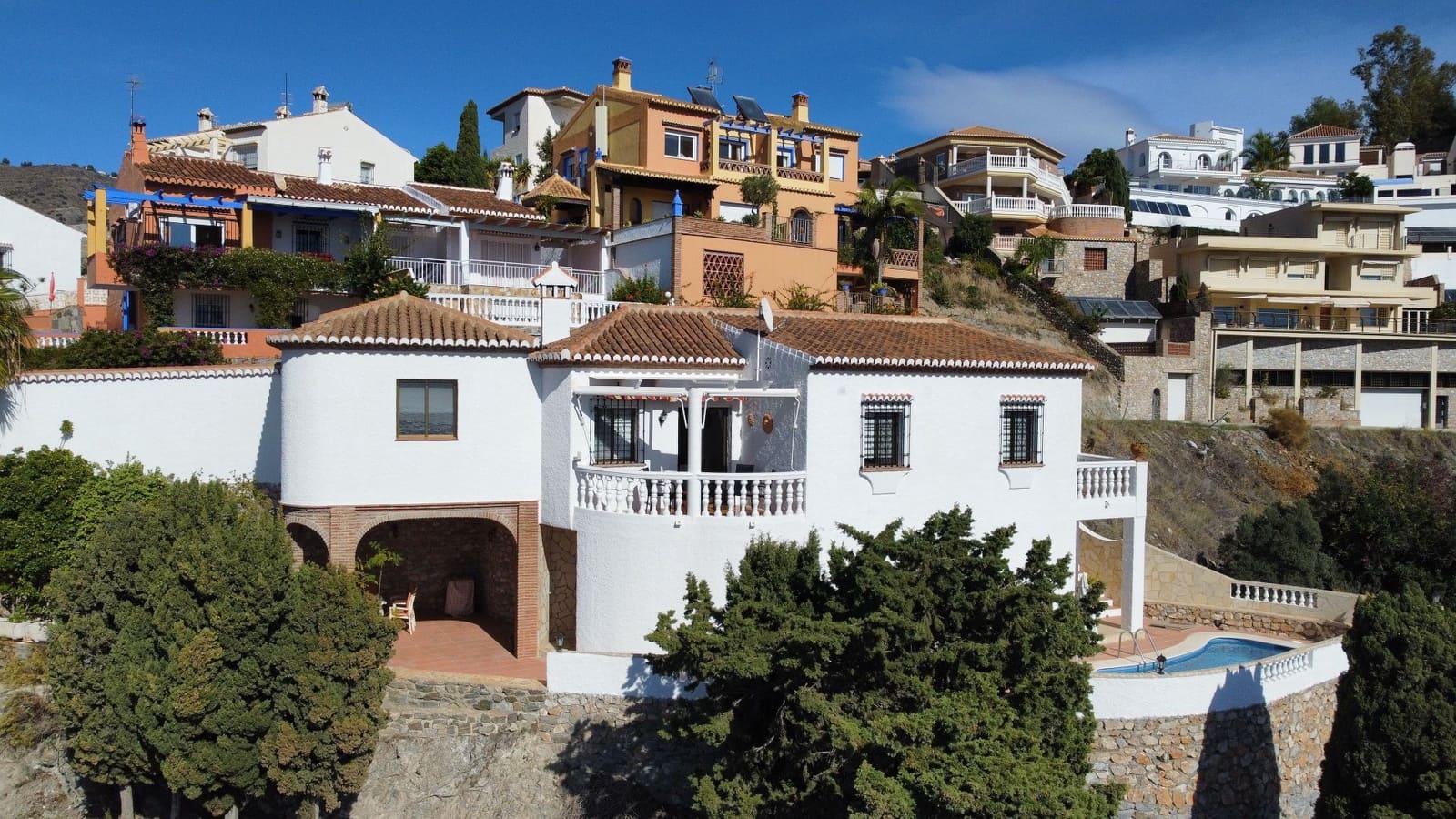 2 soveværelse Villa til salg i Cotobro med swimmingpool garage - € 485.000 (Ref: 8331865)