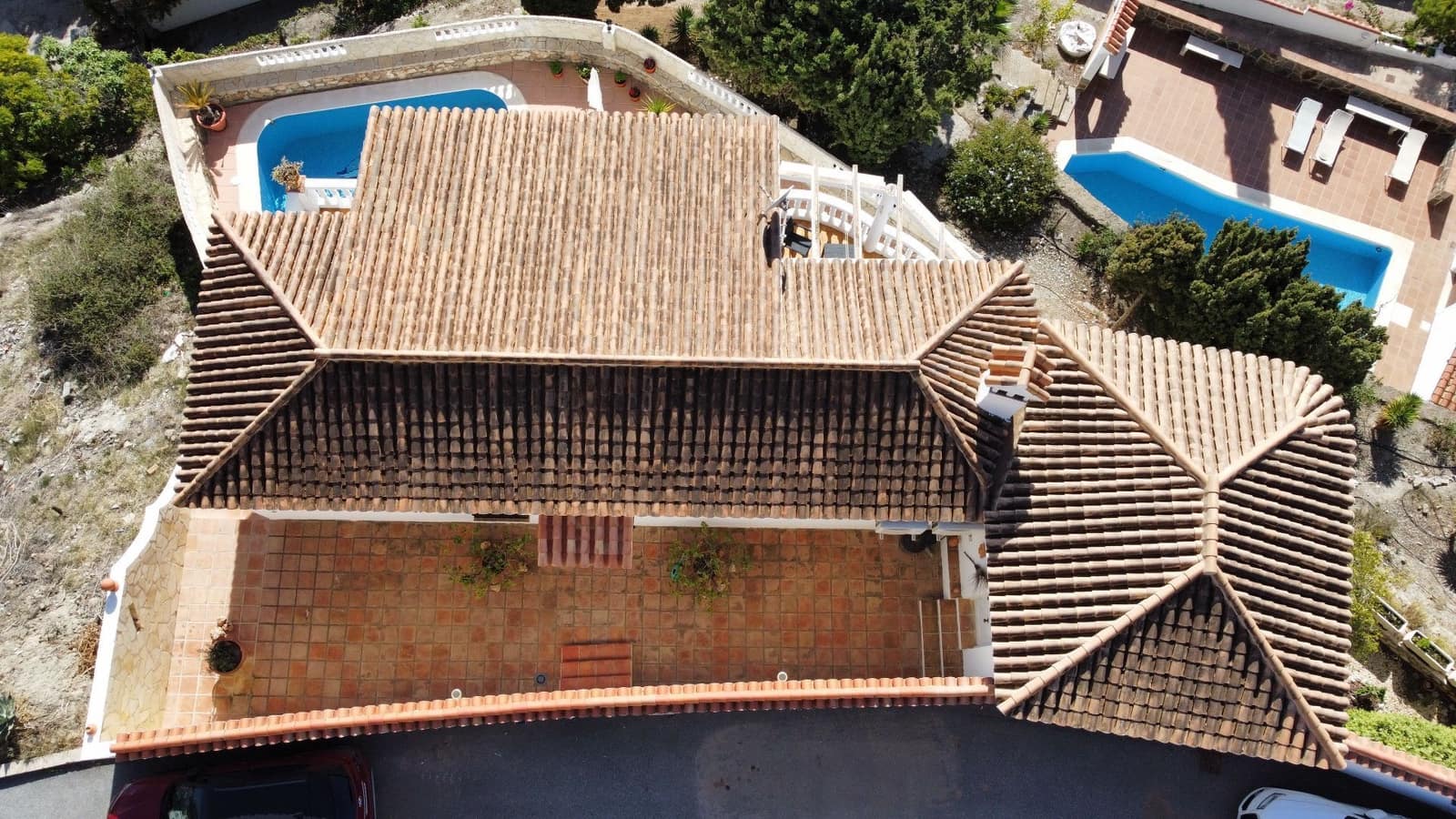 2 soveværelse Villa til salg i Cotobro med swimmingpool garage - € 485.000 (Ref: 8331865)