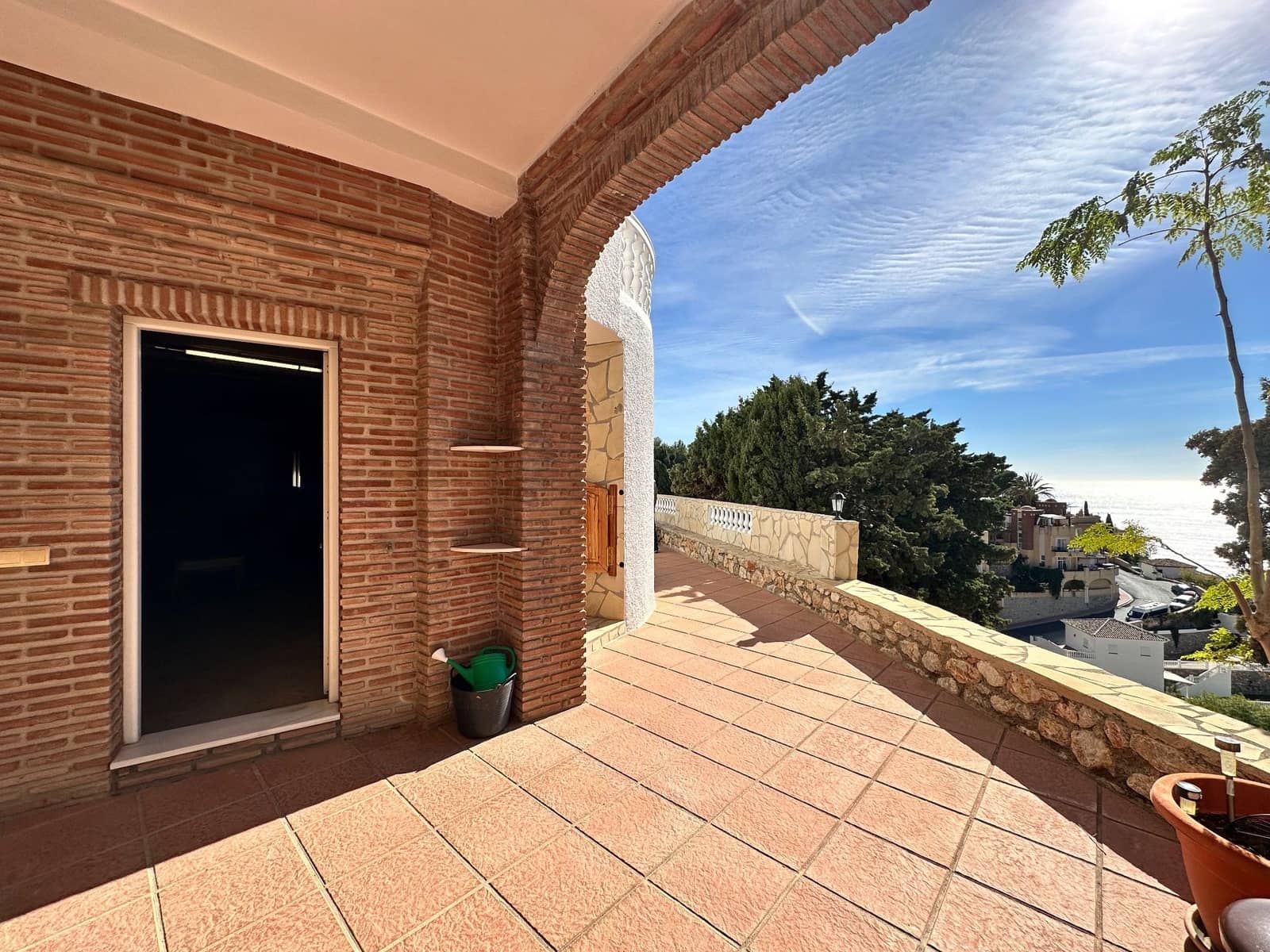 2 soveværelse Villa til salg i Cotobro med swimmingpool garage - € 485.000 (Ref: 8331865)