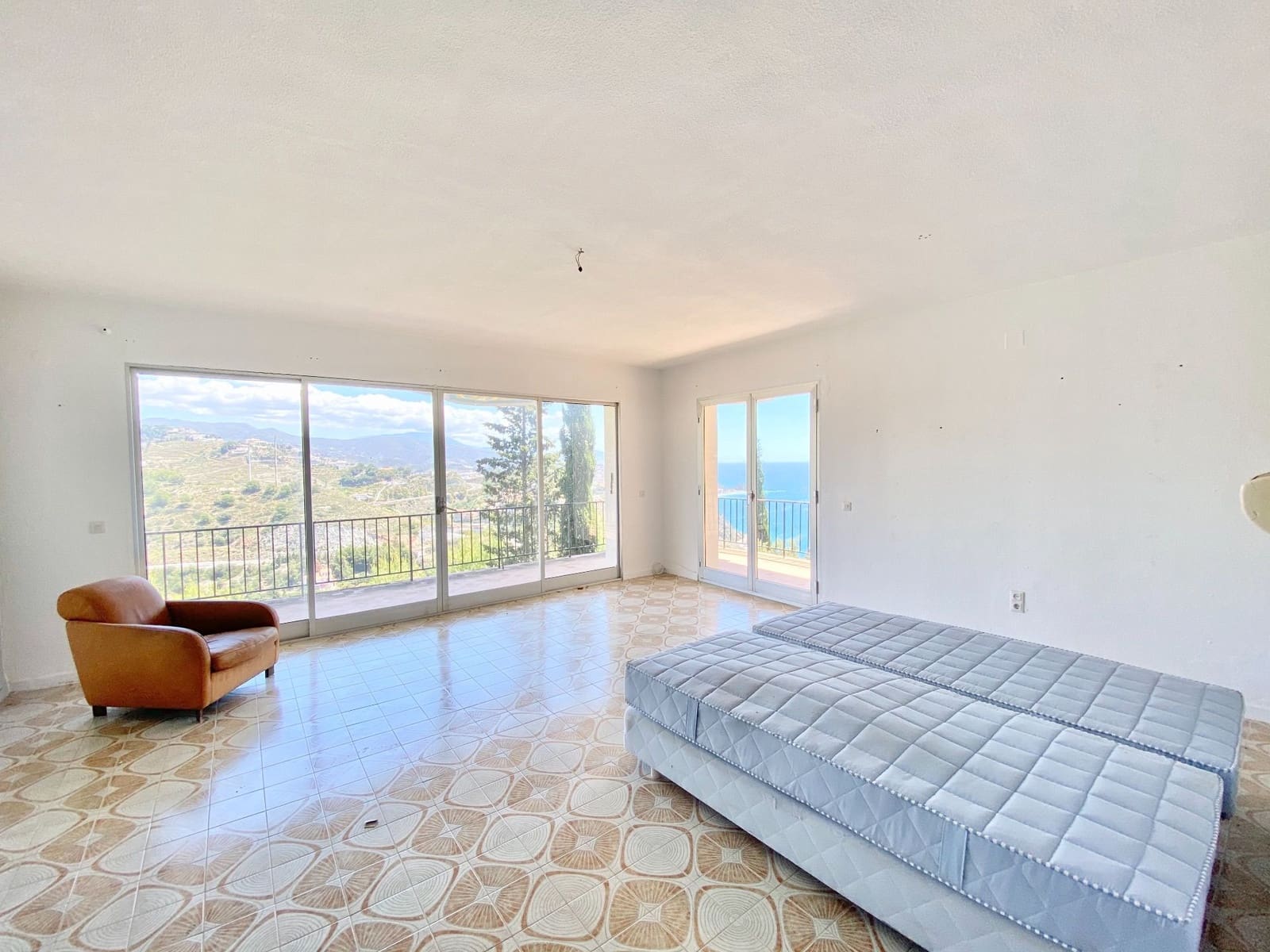 5 soveværelse Villa til salg i Almunecar med garage - € 595.000 (Ref: 9236397)