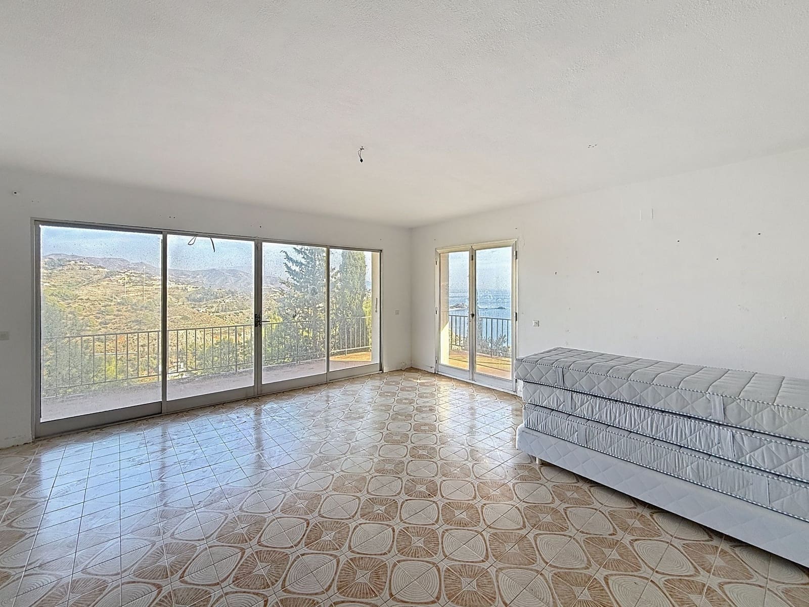 5 chambre Villa/Maison à vendre à Almunecar avec garage - 595 000 € (Ref: 9236397)