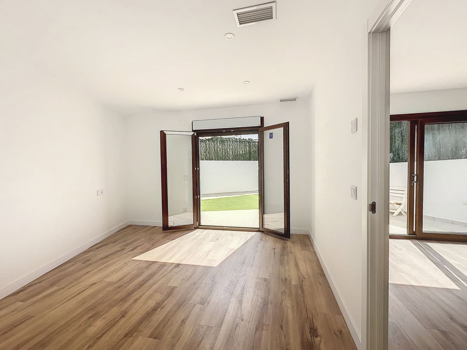 4 bedroom Villa for sale in Almunecar with garage - € 355,000 (Ref: 9257105)