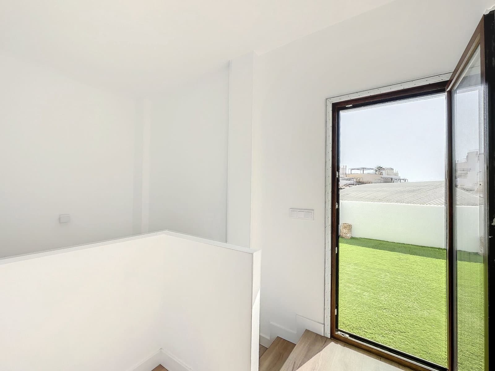4 bedroom Villa for sale in Almunecar with garage - € 355,000 (Ref: 9257105)