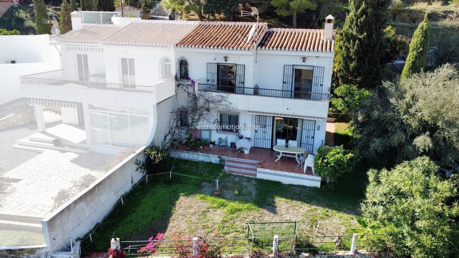 3 soveværelse Villa til salg i La Herradura med swimmingpool garage - € 575.000 (Ref: 9413766)