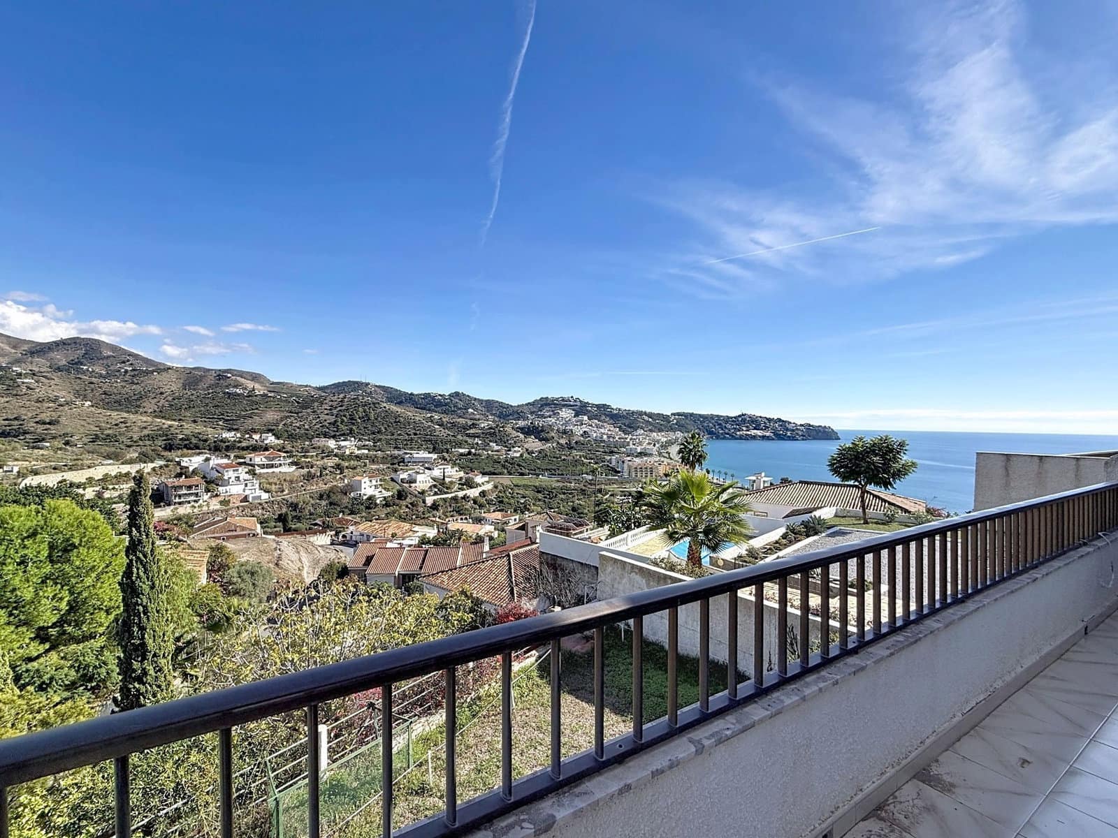 3 soveværelse Villa til salg i La Herradura med swimmingpool garage - € 575.000 (Ref: 9413766)