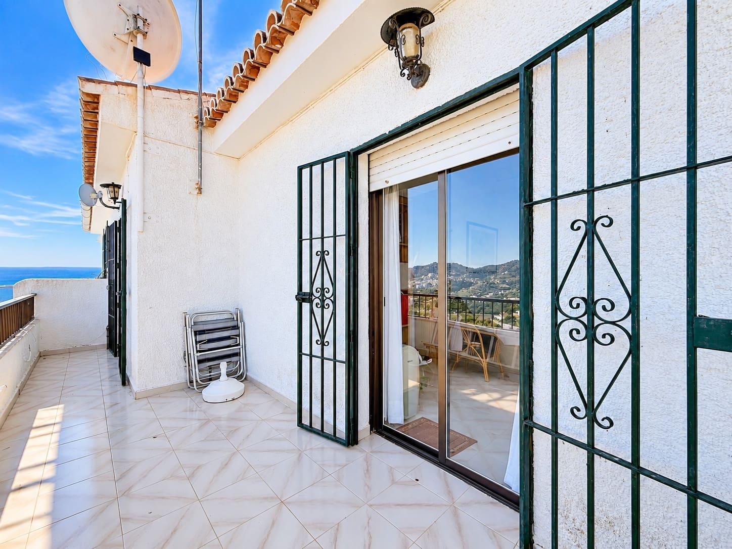 3 bedroom Villa for sale in La Herradura with pool garage - € 495,000 (Ref: 9413766)