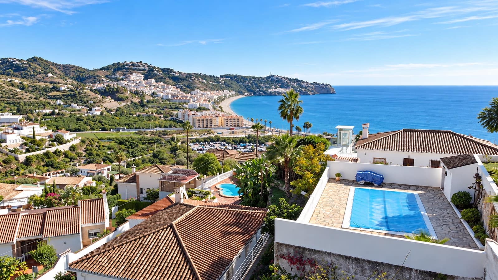 3 bedroom Villa for sale in La Herradura with pool garage - € 495,000 (Ref: 9413766)