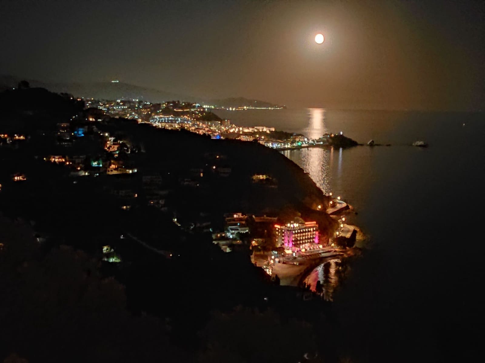 2 makuuhuone Huvila myytävänä paikassa Cotobro mukana 
autotalli - 570 000 € (Ref: 9461859)