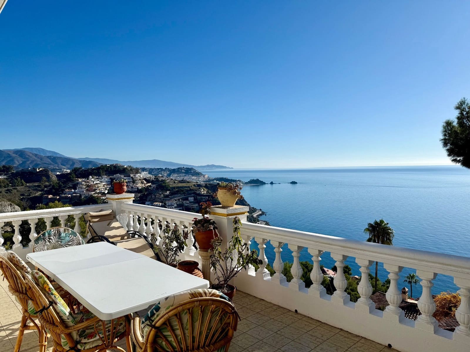 2 makuuhuone Huvila myytävänä paikassa Cotobro mukana 
autotalli - 570 000 € (Ref: 9461859)