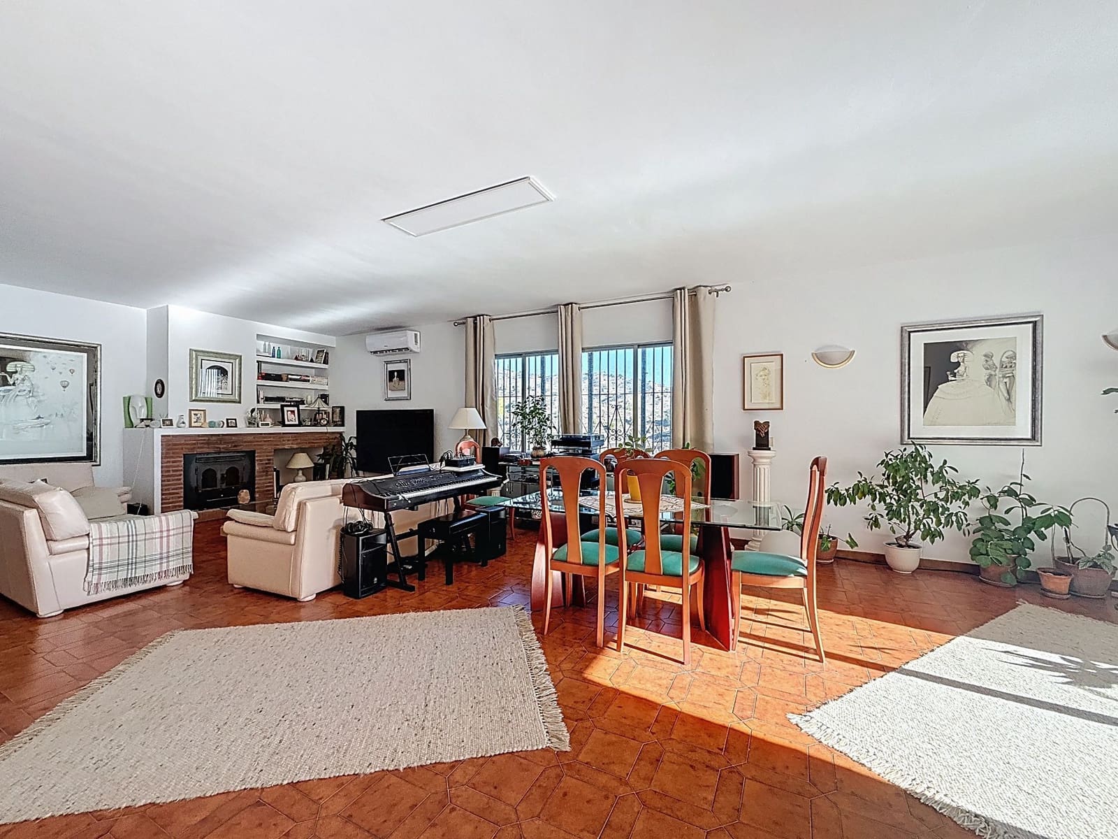 2 makuuhuone Huvila myytävänä paikassa Cotobro mukana 
autotalli - 570 000 € (Ref: 9461859)