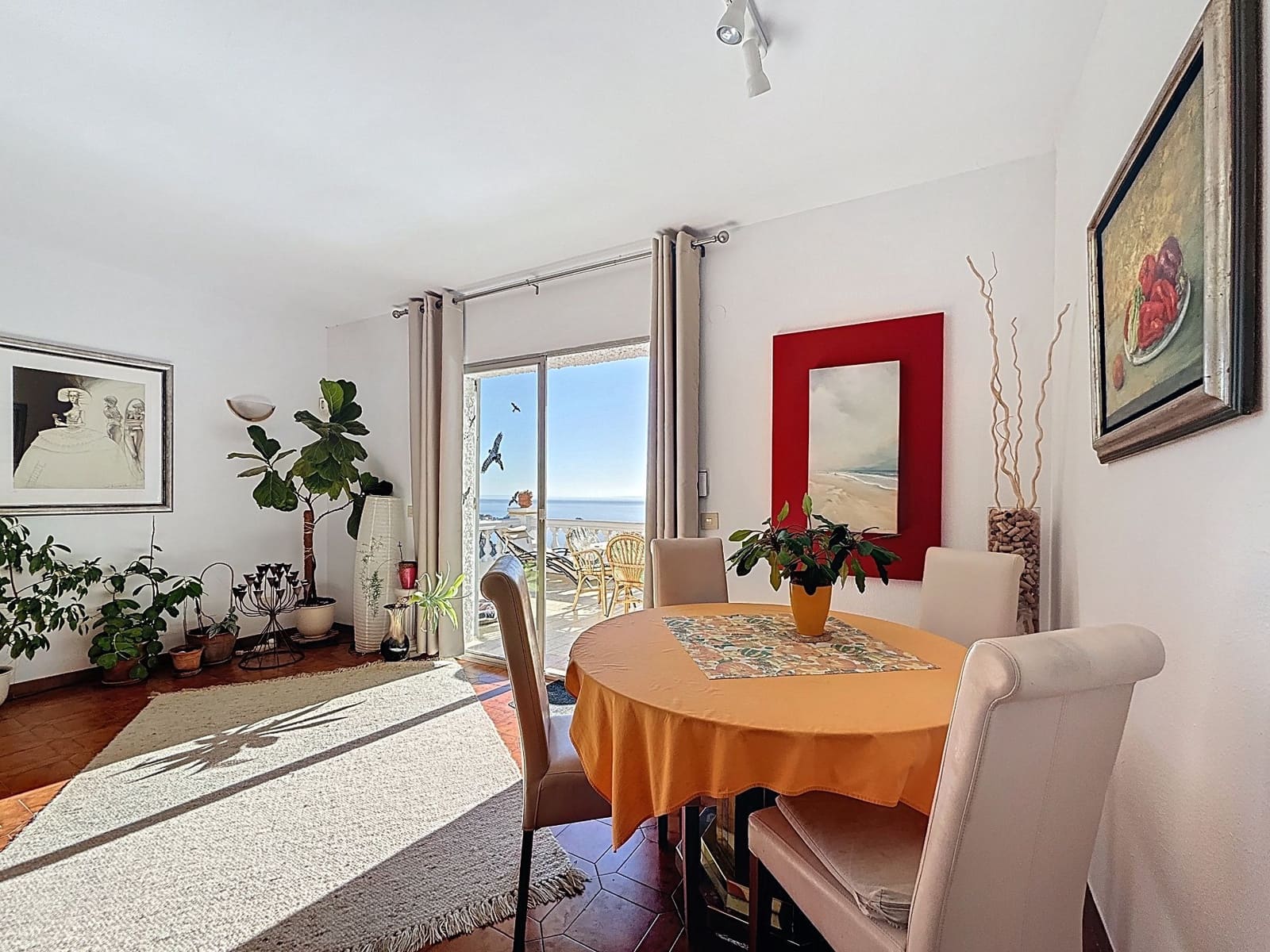 2 makuuhuone Huvila myytävänä paikassa Cotobro mukana 
autotalli - 570 000 € (Ref: 9461859)