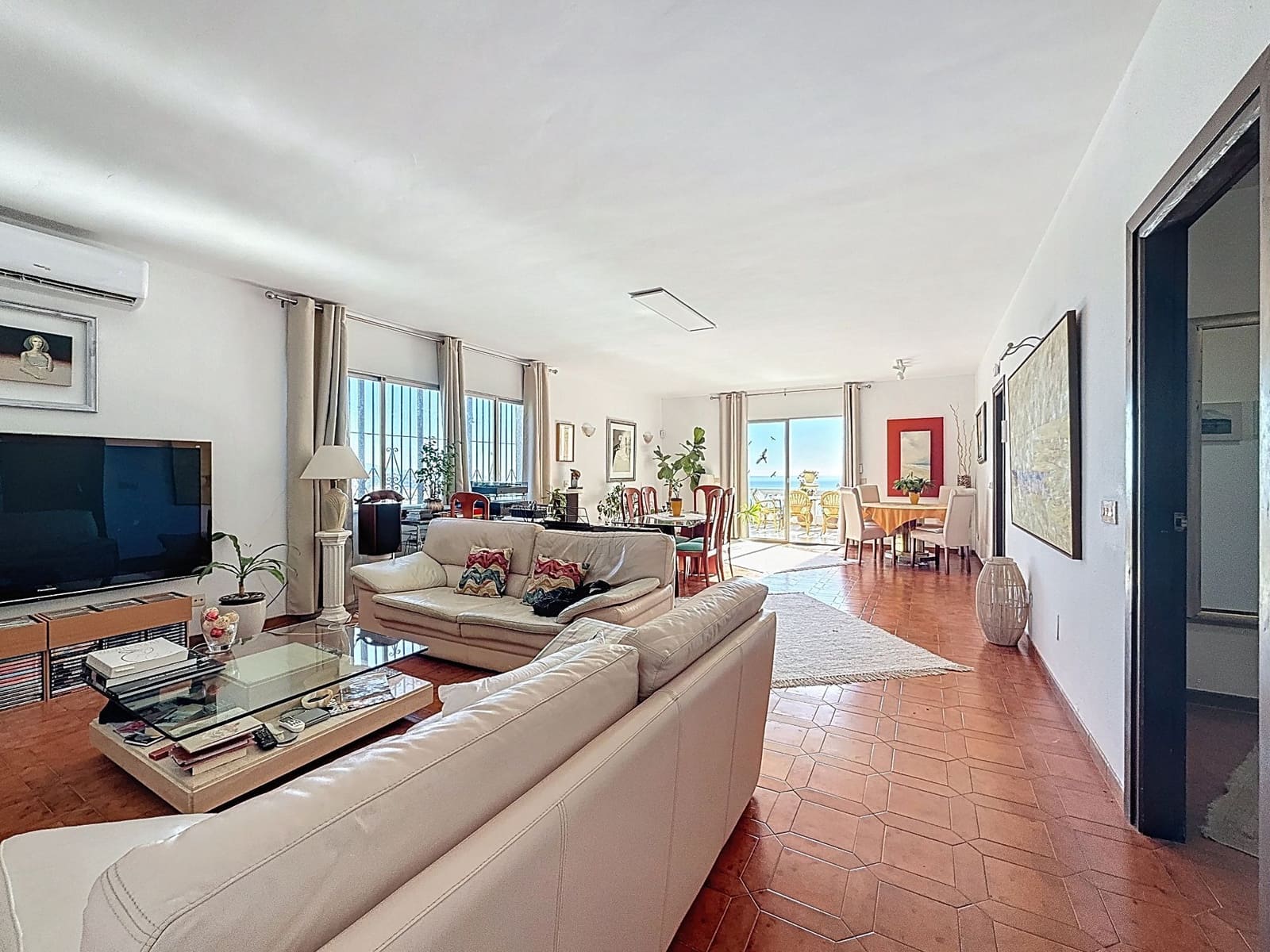 2 makuuhuone Huvila myytävänä paikassa Cotobro mukana 
autotalli - 570 000 € (Ref: 9461859)