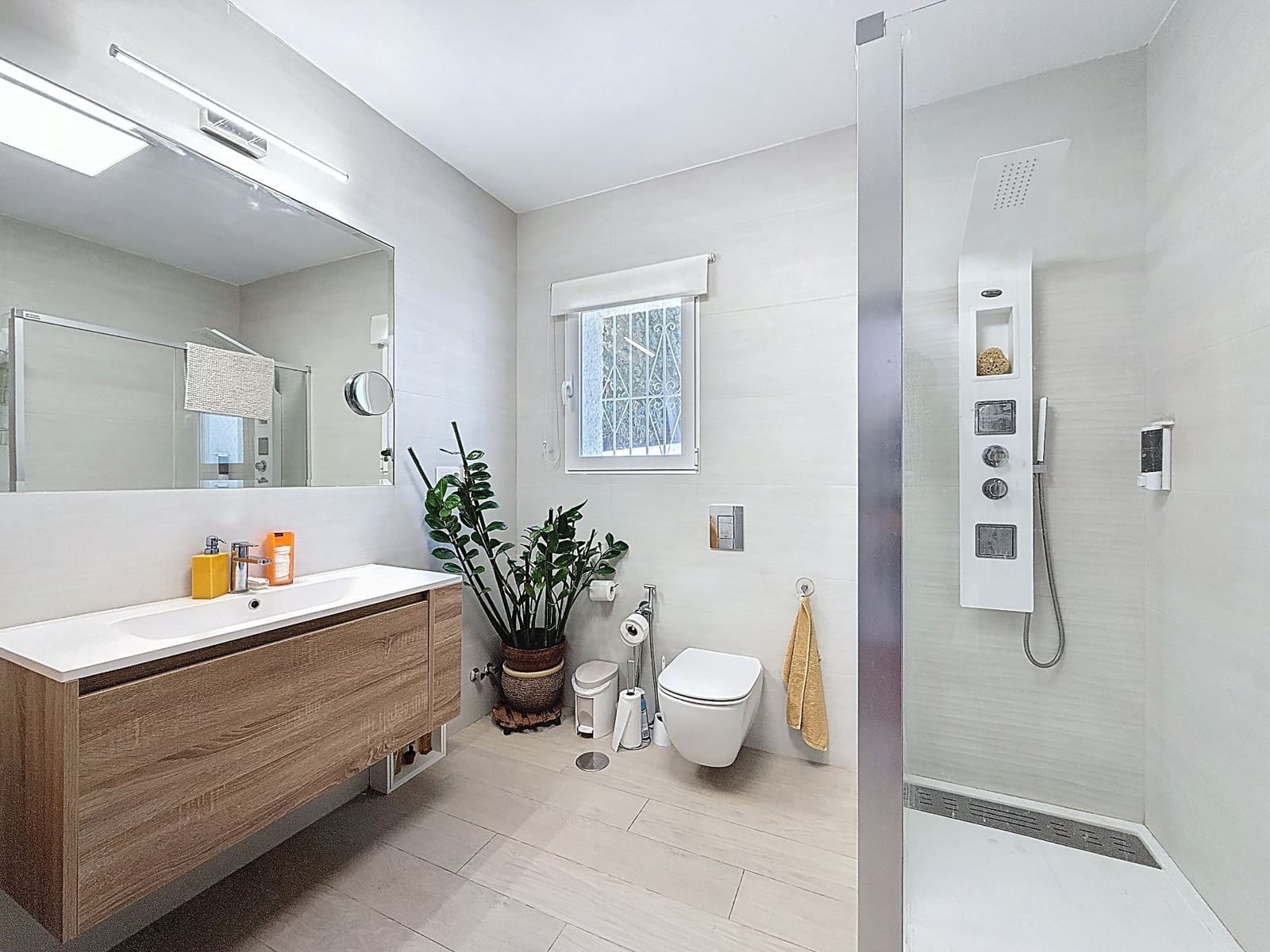 2 makuuhuone Huvila myytävänä paikassa Cotobro mukana 
autotalli - 570 000 € (Ref: 9461859)