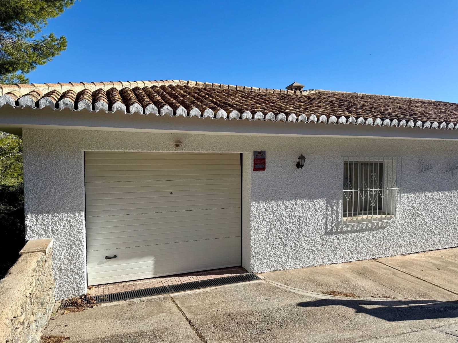 2 makuuhuone Huvila myytävänä paikassa Cotobro mukana 
autotalli - 570 000 € (Ref: 9461859)