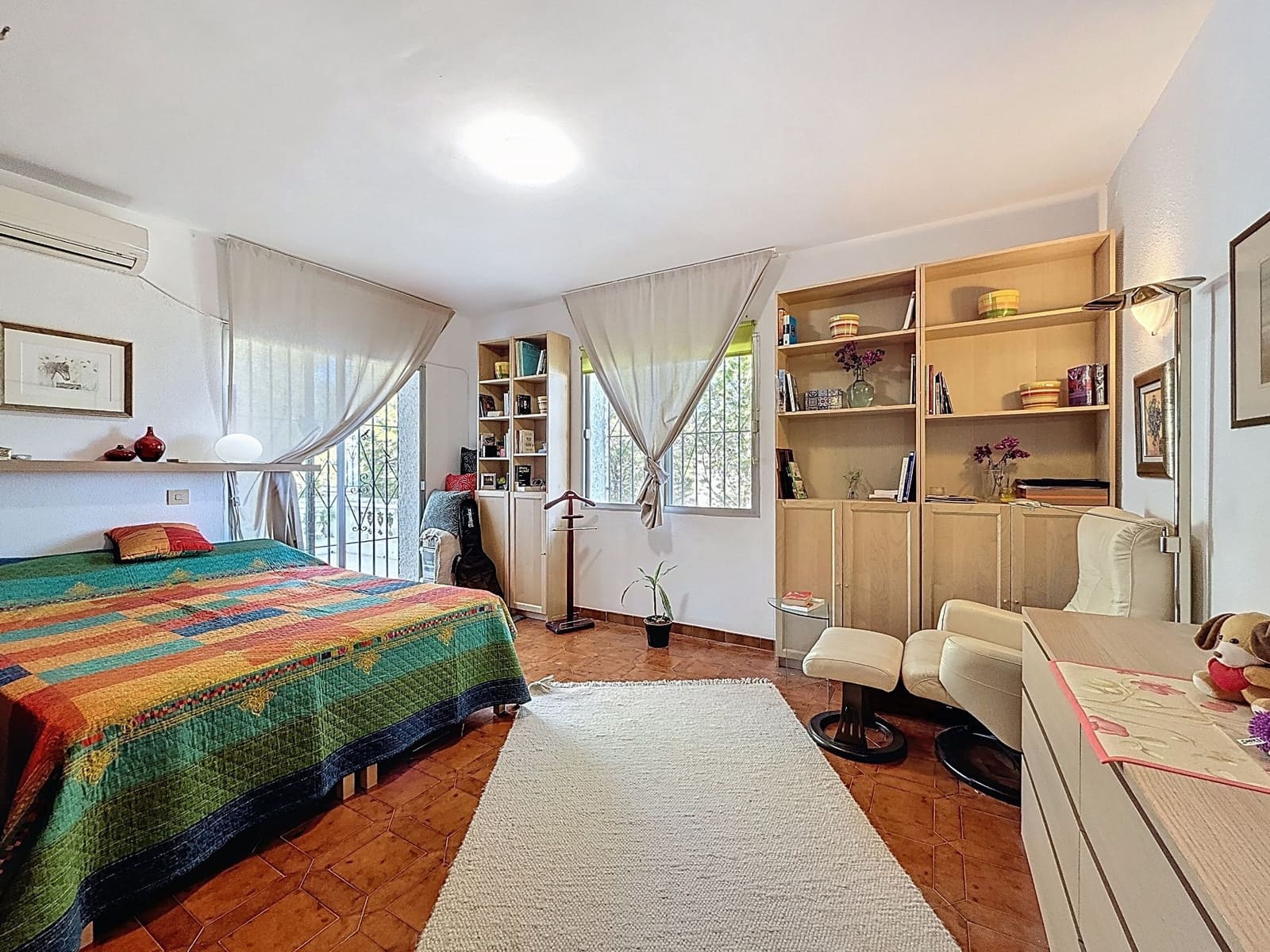 2 makuuhuone Huvila myytävänä paikassa Cotobro mukana 
autotalli - 570 000 € (Ref: 9461859)