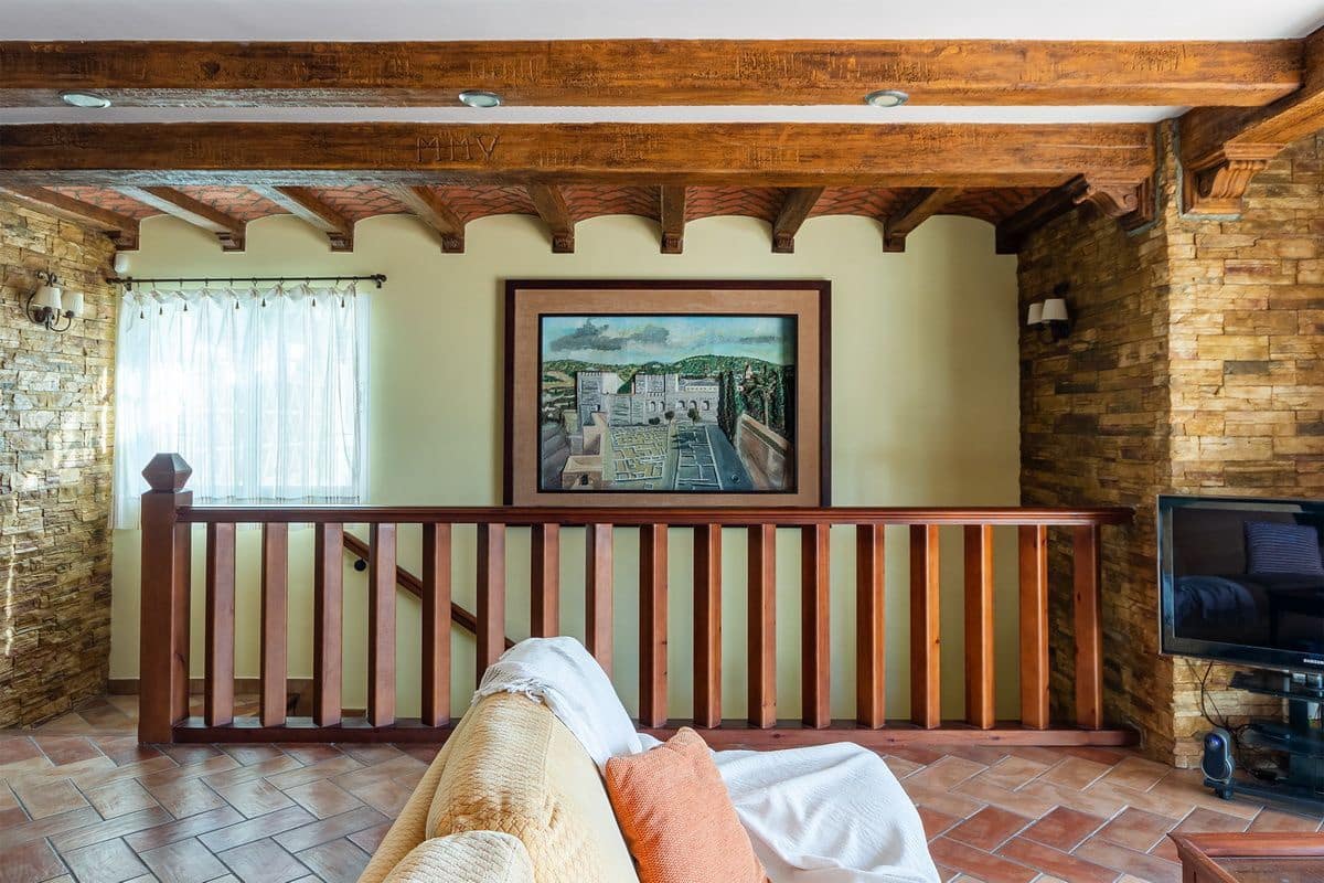 5 bedroom Villa for sale in Velilla with pool garage - € 950,000 (Ref: 9726537)