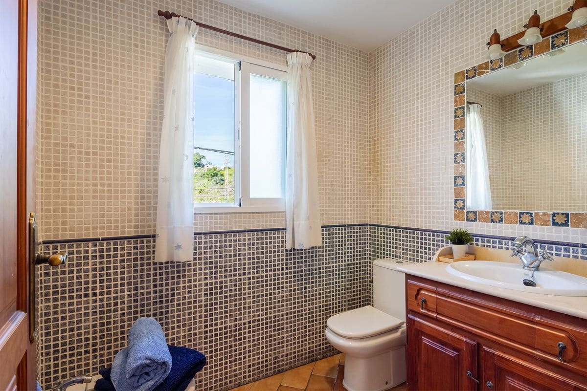 5 bedroom Villa for sale in Velilla with pool garage - € 950,000 (Ref: 9726537)