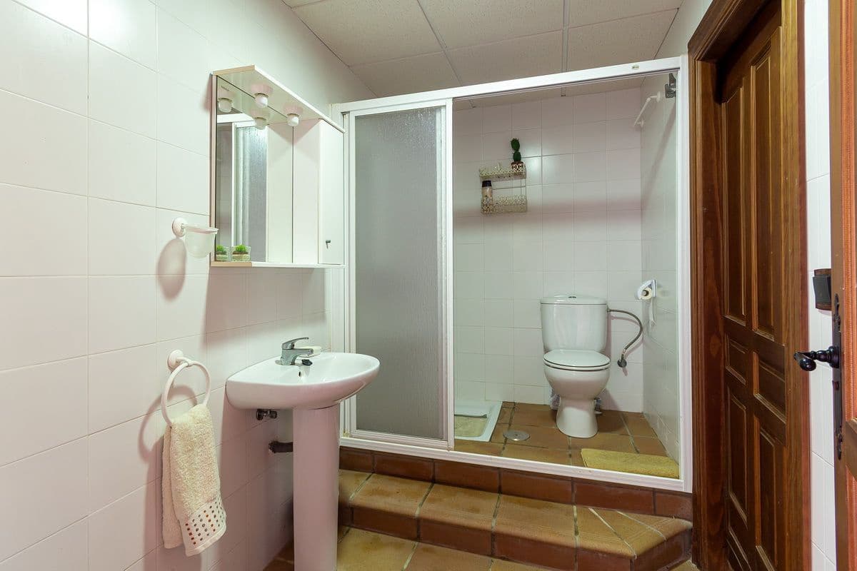 5 bedroom Villa for sale in Velilla with pool garage - € 950,000 (Ref: 9726537)