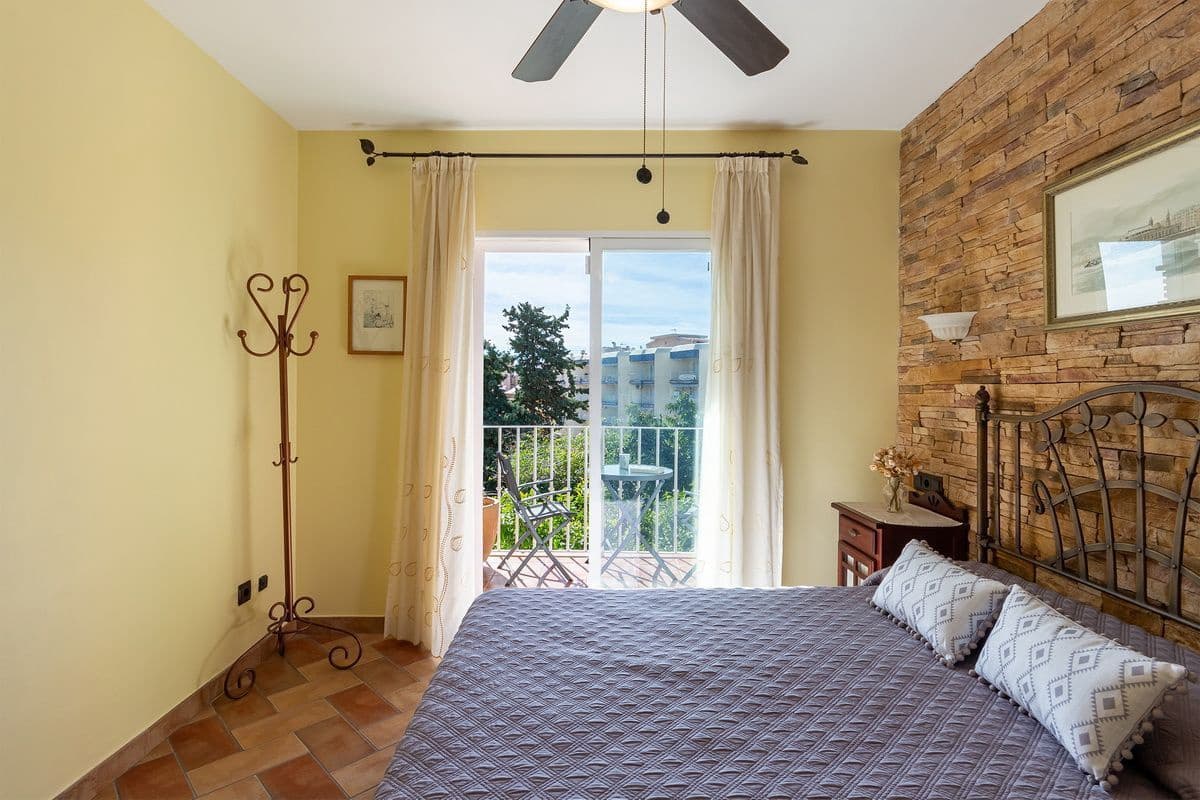 5 bedroom Villa for sale in Almunecar with pool garage - € 950,000 (Ref: 9726537)