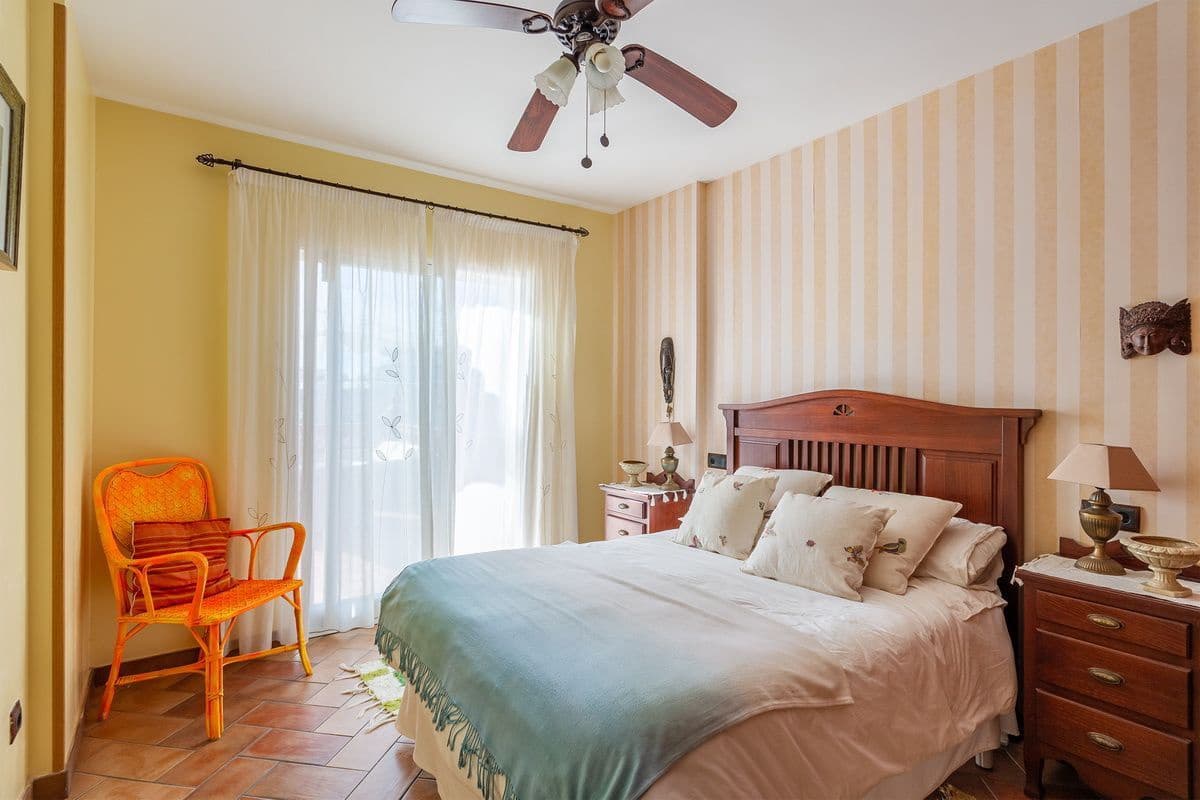 5 bedroom Villa for sale in Almunecar with pool garage - € 950,000 (Ref: 9726537)