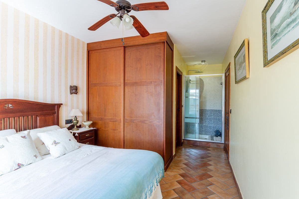 5 bedroom Villa for sale in Almunecar with pool garage - € 950,000 (Ref: 9726537)