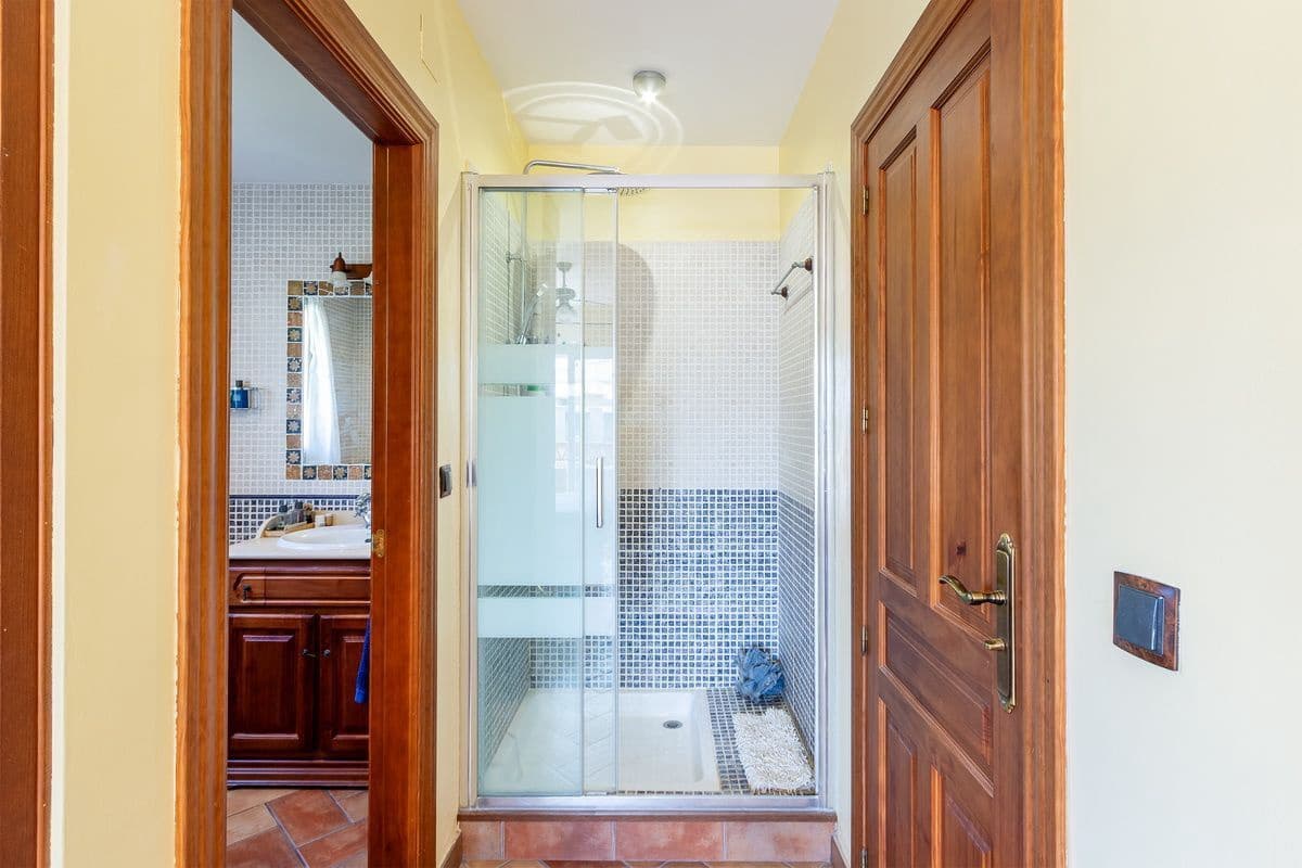 5 bedroom Villa for sale in Almunecar with pool garage - € 950,000 (Ref: 9726537)