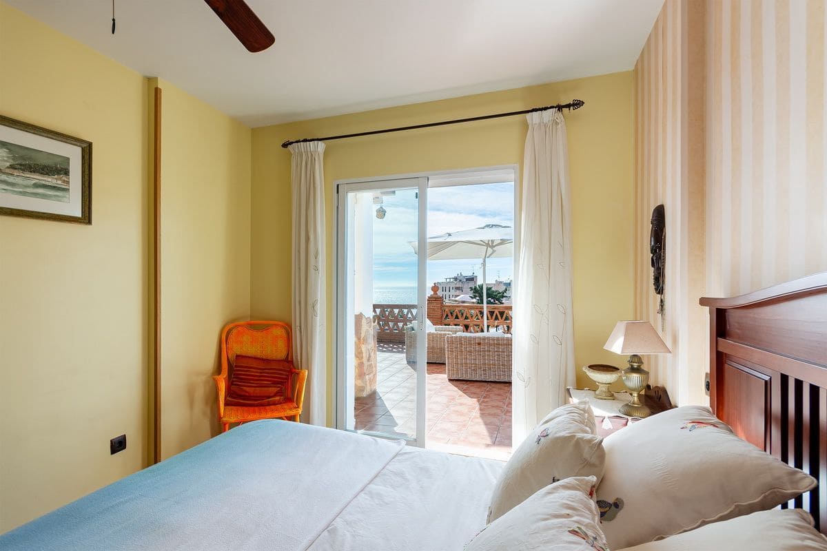 5 bedroom Villa for sale in Almunecar with pool garage - € 950,000 (Ref: 9726537)