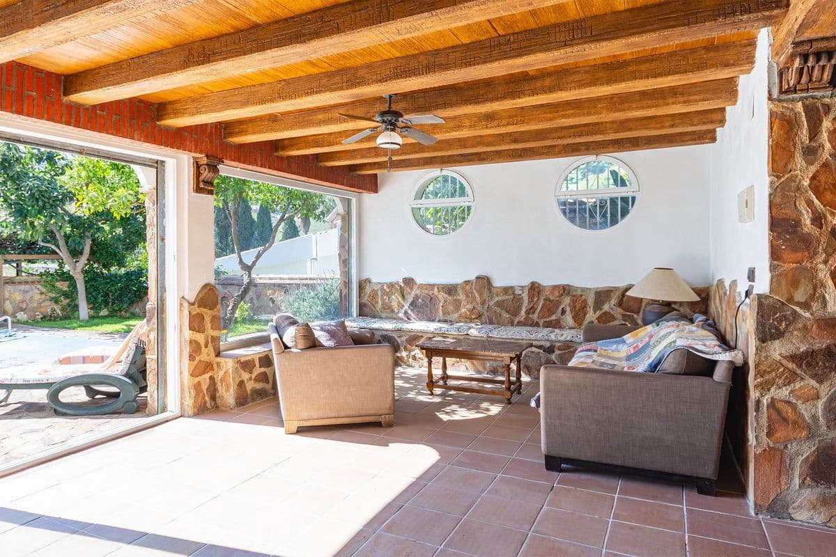 5 bedroom Villa for sale in Almunecar with pool garage - € 950,000 (Ref: 9726537)