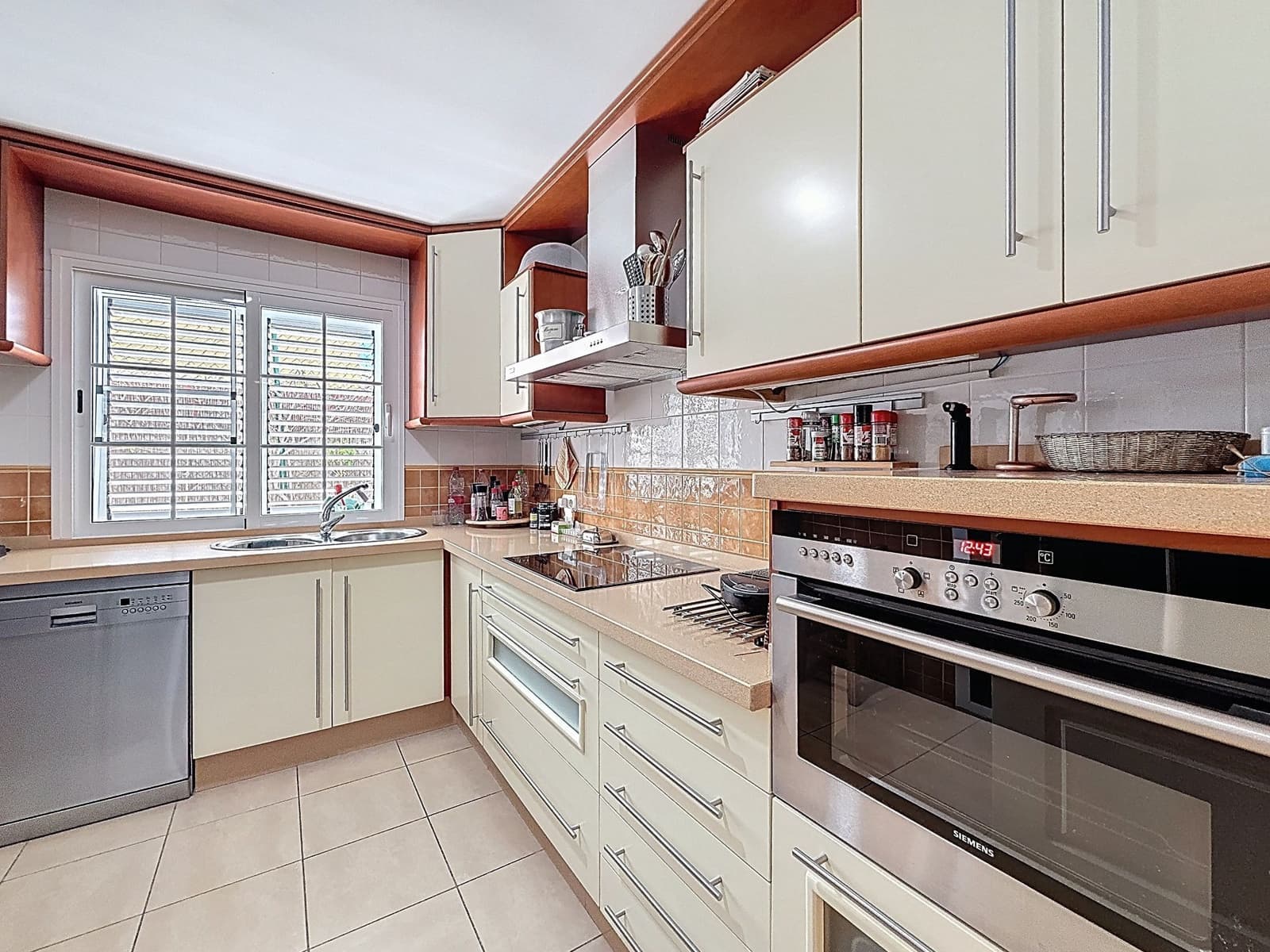 Chalet de 3 habitaciones en La Herradura en venta con piscina garaje - 750.000 € (Ref: 9747749)