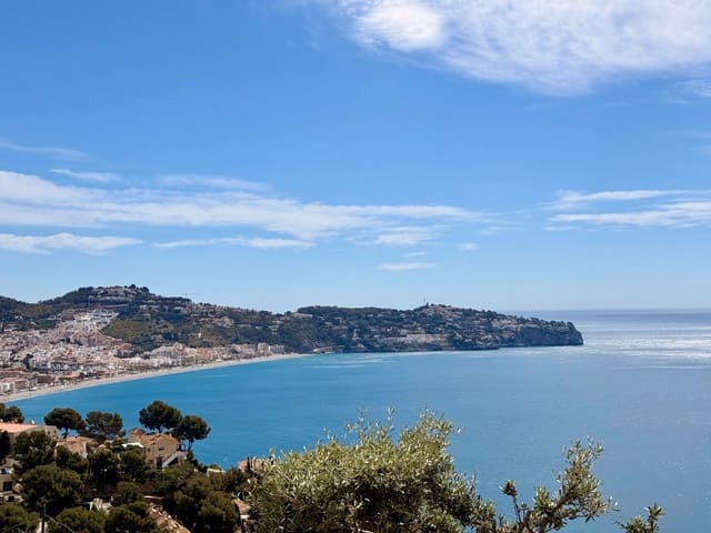 Chalet de 3 habitaciones en La Herradura, Almuñécar en venta con piscina garaje - 750.000 € (Ref: 9747749)