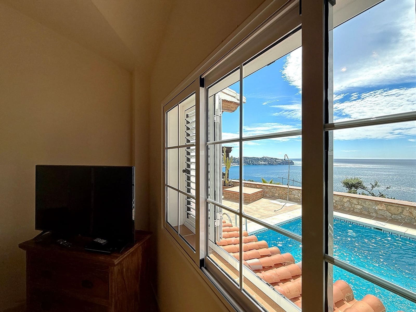 Chalet de 3 habitaciones en La Herradura en venta con piscina garaje - 750.000 € (Ref: 9747749)