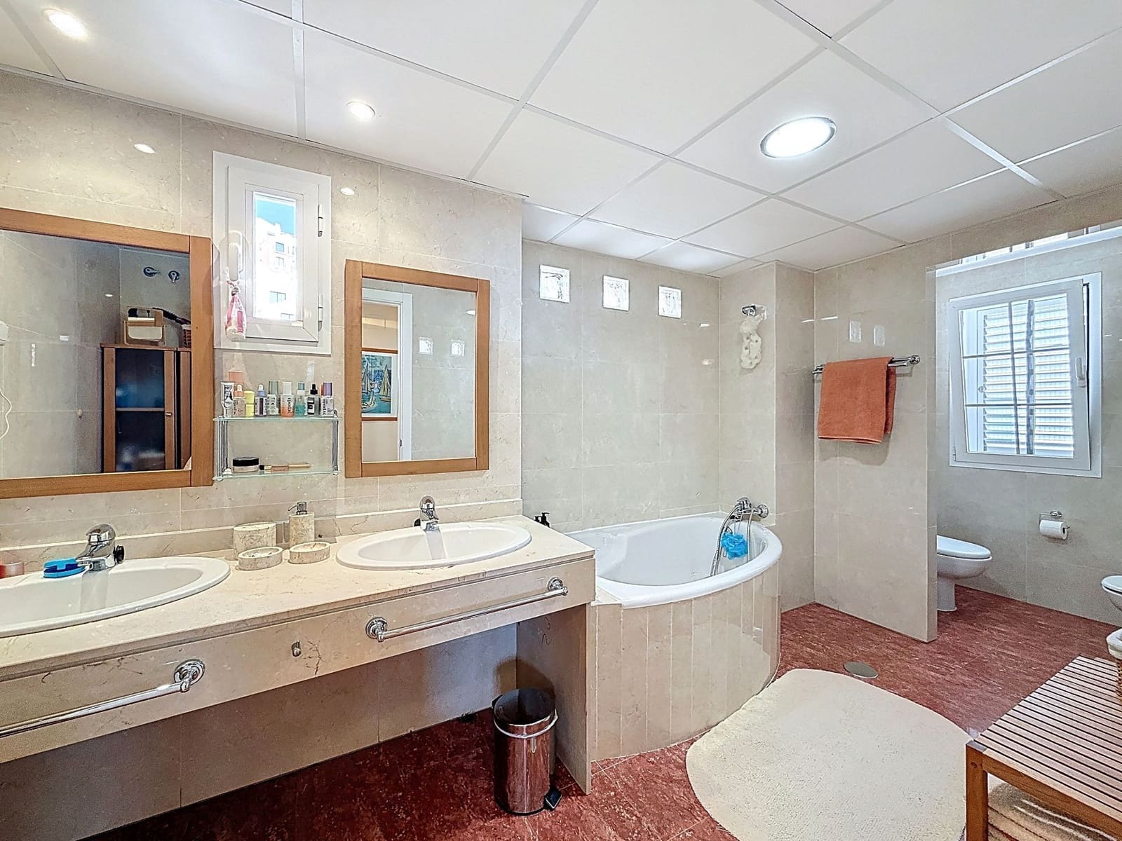 Chalet de 3 habitaciones en La Herradura en venta con piscina garaje - 750.000 € (Ref: 9747749)