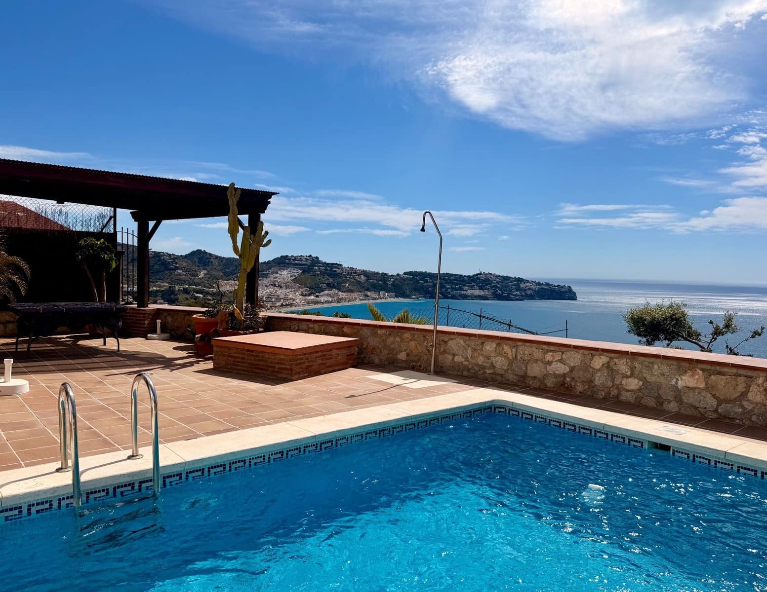 Chalet de 3 habitaciones en La Herradura en venta con piscina garaje - 750.000 € (Ref: 9747749)