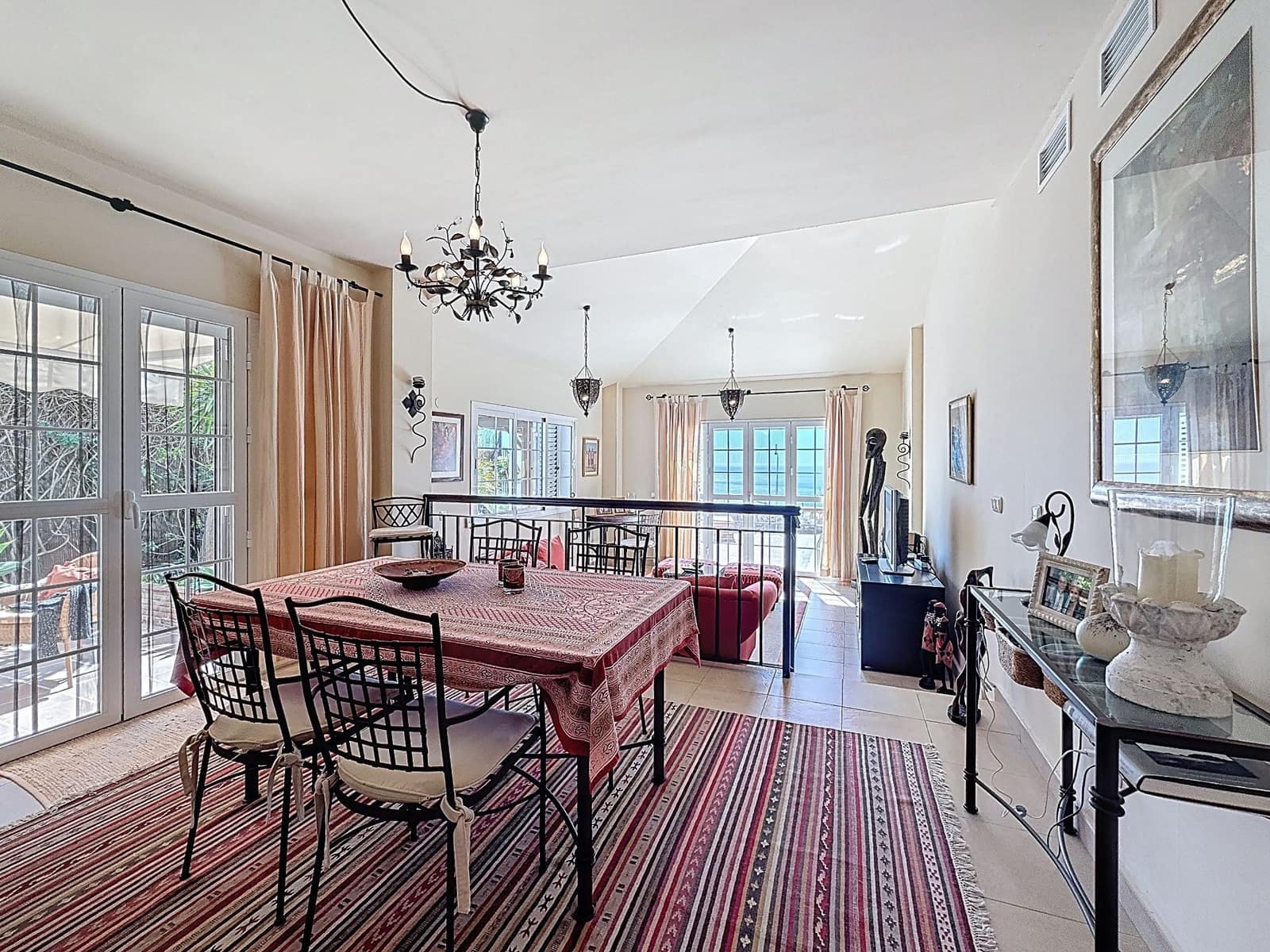 Chalet de 3 habitaciones en La Herradura en venta con piscina garaje - 750.000 € (Ref: 9747749)