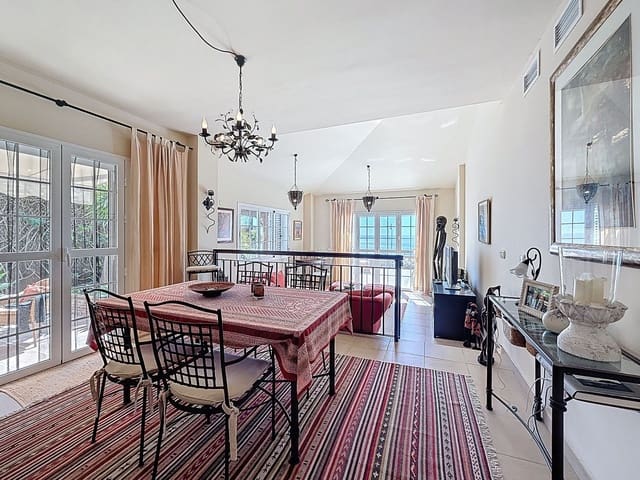 Chalet de 3 habitaciones en La Herradura, Almuñécar en venta con piscina garaje - 750.000 € (Ref: 9747749)