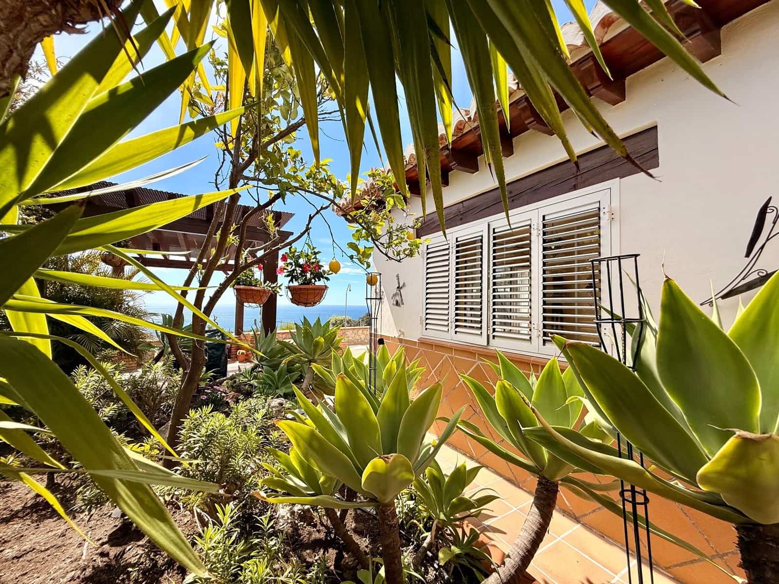 Chalet de 3 habitaciones en La Herradura en venta con piscina garaje - 750.000 € (Ref: 9747749)