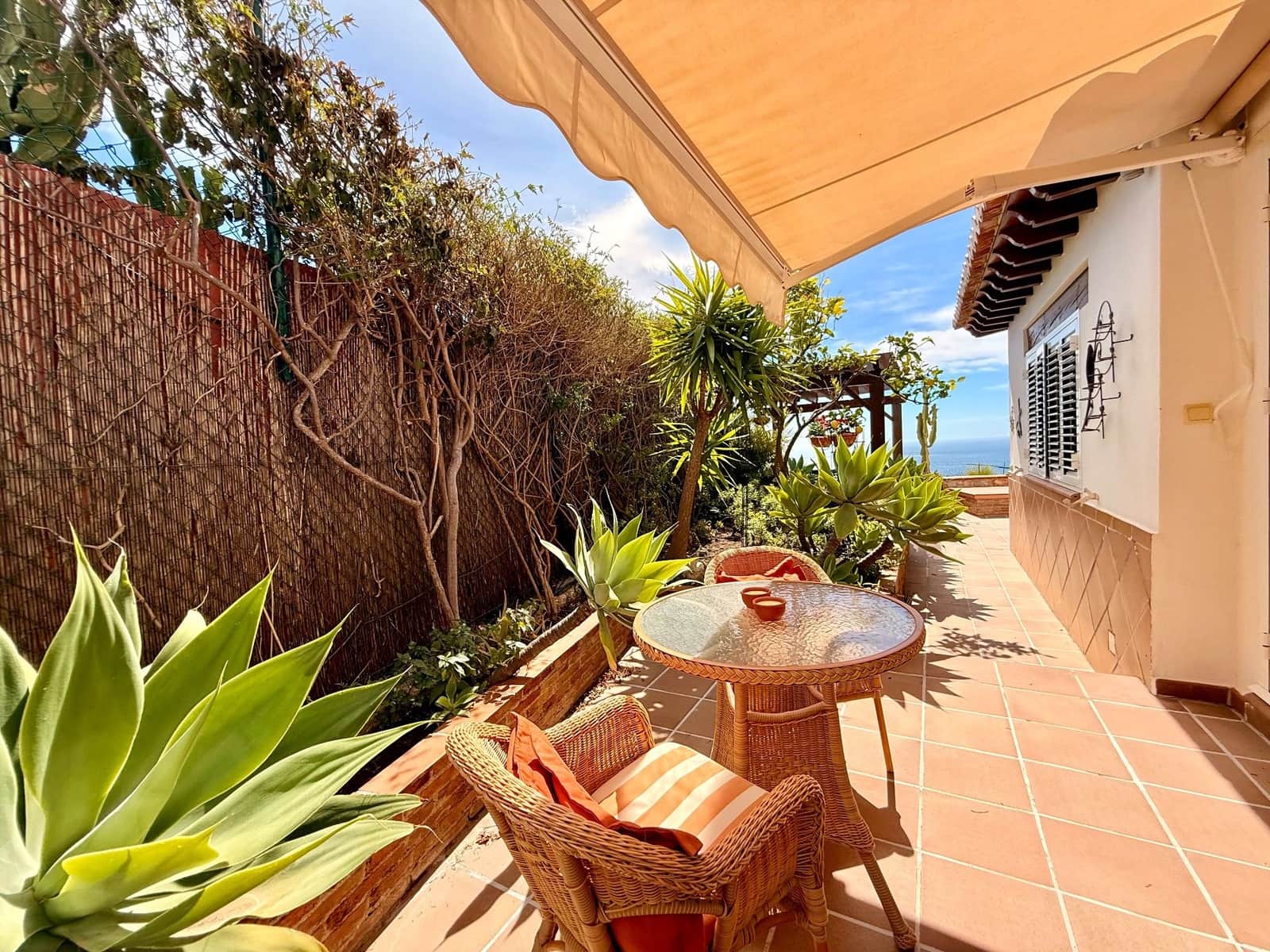 Chalet de 3 habitaciones en La Herradura en venta con piscina garaje - 750.000 € (Ref: 9747749)