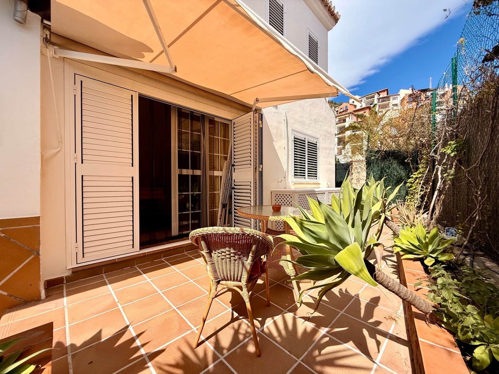 Chalet de 3 habitaciones en La Herradura en venta con piscina garaje - 750.000 € (Ref: 9747749)