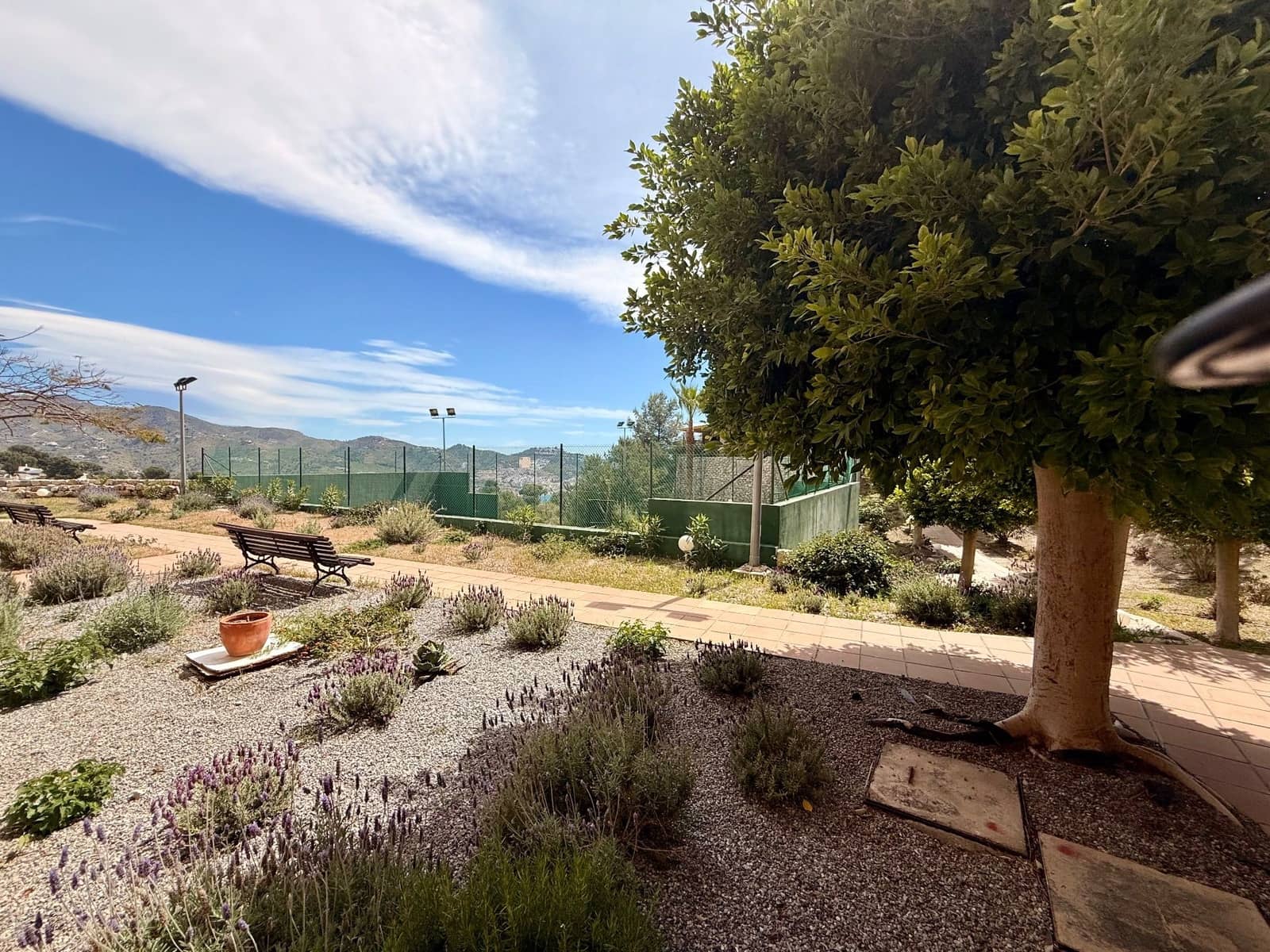 Chalet de 3 habitaciones en La Herradura en venta con piscina garaje - 750.000 € (Ref: 9747749)