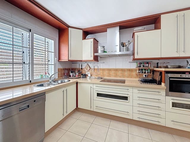3 chambre Villa/Maison à vendre à La Herradura, Almuñécar avec piscine garage - 750 000 € (Ref: 9747749)