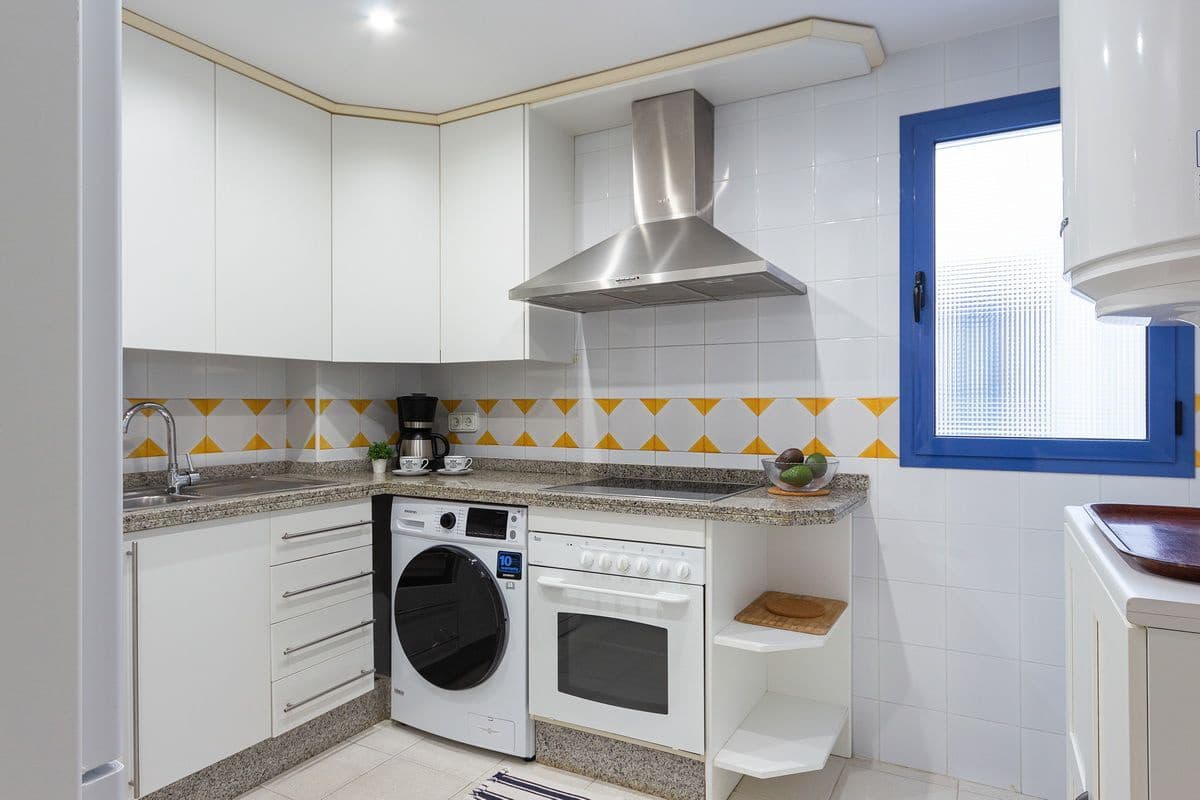 2 bedroom Apartment for sale in Almunecar with pool garage - € 350,000 (Ref: 9855210)