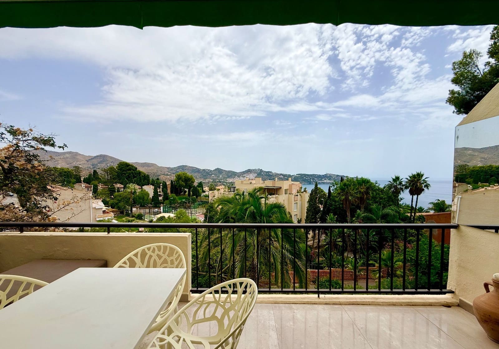 2 soverom Penthouse til salgs i La Herradura med svømmebasseng garasje - € 295 000 (Ref: 9973302)