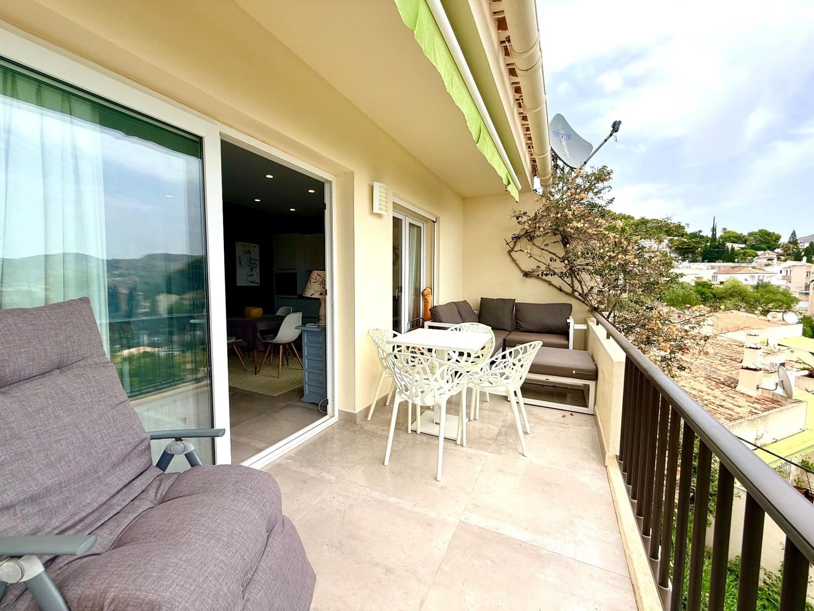 2 soverom Penthouse til salgs i La Herradura med svømmebasseng garasje - € 295 000 (Ref: 9973302)