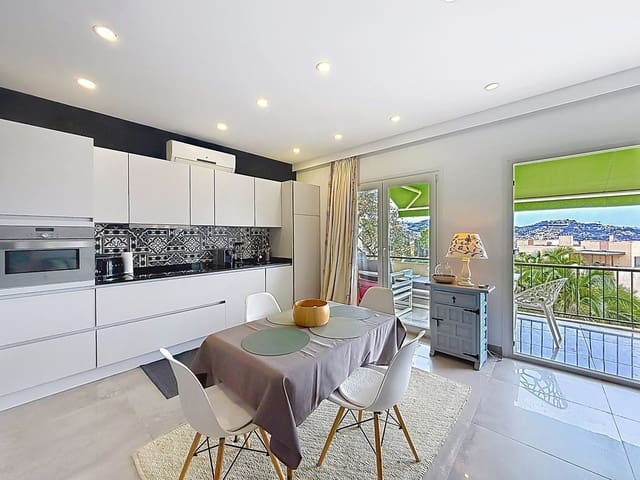 Ático de 2 habitaciones en La Herradura, Almuñécar en venta con piscina garaje - 295.000 € (Ref: 9973302)