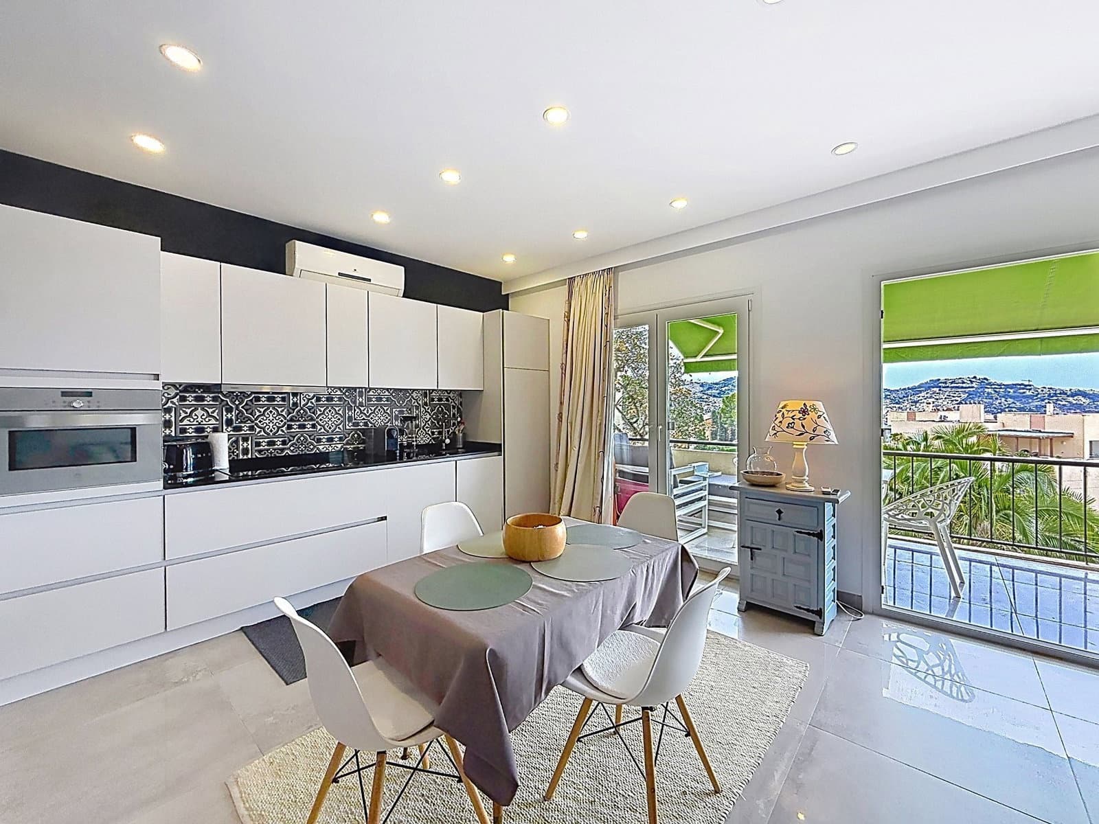 Ático de 2 habitaciones en La Herradura en venta con piscina garaje - 295.000 € (Ref: 9973302)