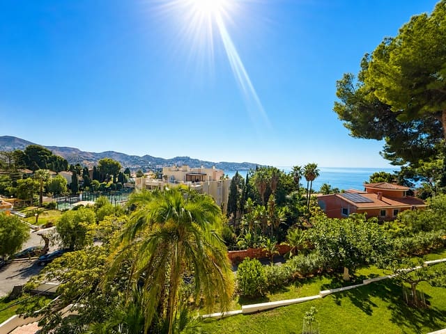 2 soveværelse Penthouse til salg i La Herradura, Almuñécar med swimmingpool garage - € 295.000 (Ref: 9973302)